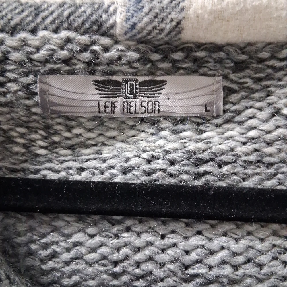 Men's Gray Cable Knit Sweater with Button Detail - Picture 4 of 16